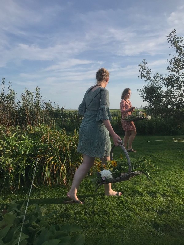 De cocktails staan klaar op het terras van 't Voorhuys