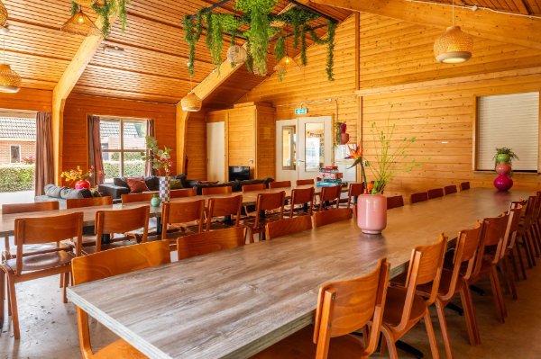De eetzaal van de nieuwe groepsaccommodatie Buitengewoon Verblijven