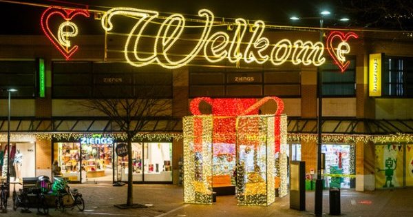 Sfeervolle kerstversiering en leuke fotospots in het winkelcentrum van Emmeloord