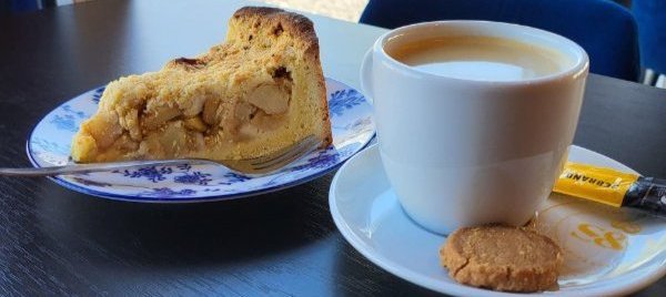 Koffie met appeltaart bij Hof van Schokland