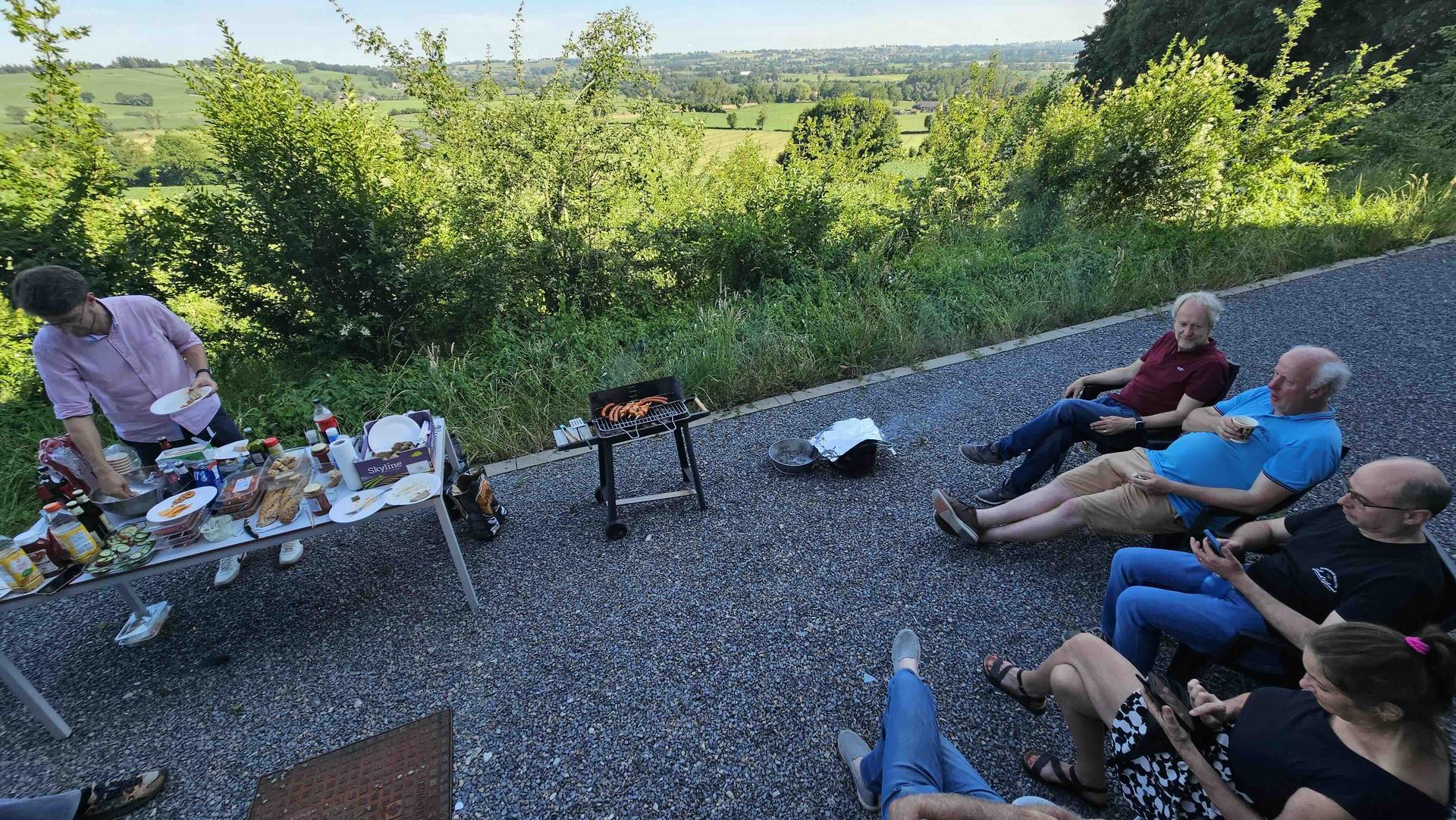 Team 'ondergrond' aan de barbecue 