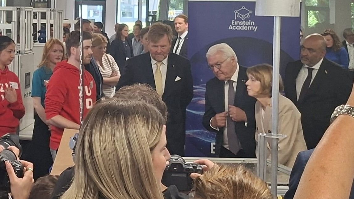 Koning bezoekt Vista College