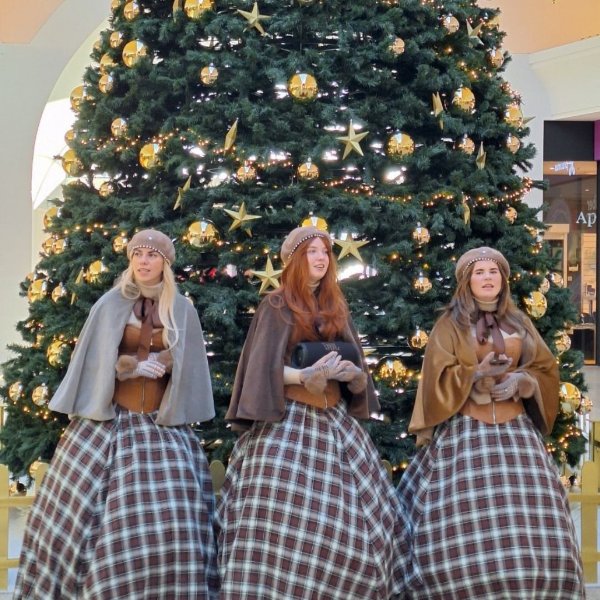 Dickens Diva's
