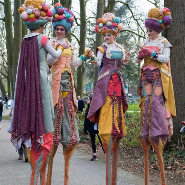 Steltloop Act - Van Katoen