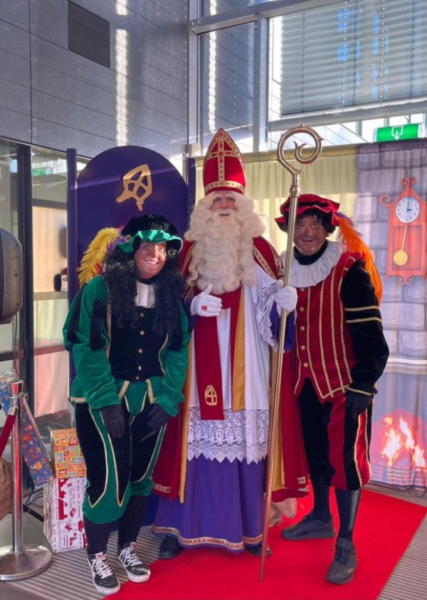 Bezoek Sinterklaas en 2 Roetveeg Pieten