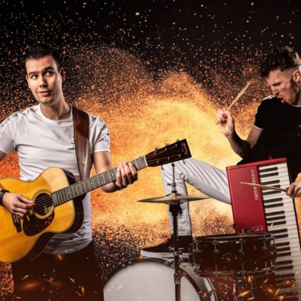 The 2 men show