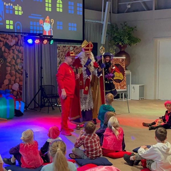 De Sint & Pieten Meezingshow