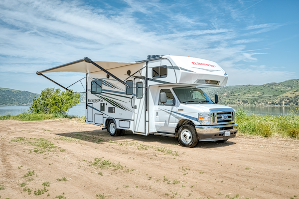 Class_C_Medium%28D%29_Exterior_awning_open_horizontal_front.png