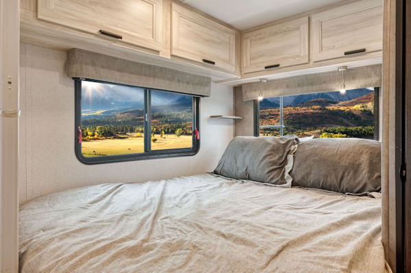 Class_C_Medium%28D%29_Interior_bed_view.png