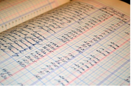 kasboek, papier met lijntjes en cijfers