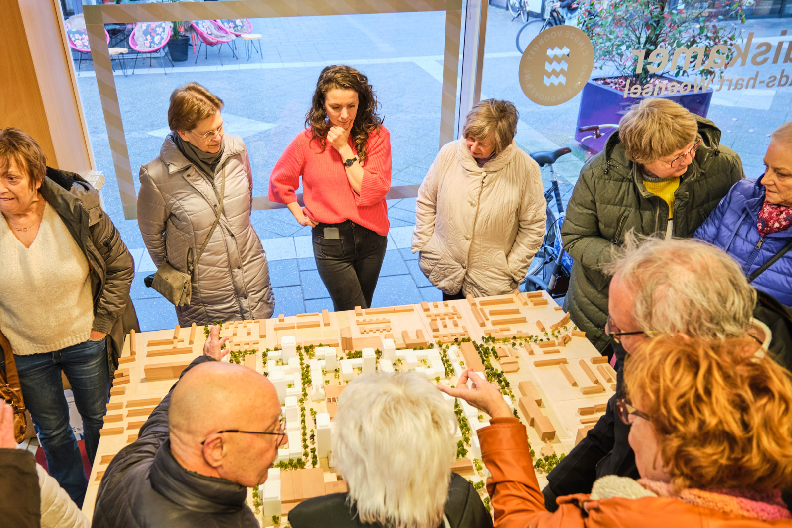 maquette wordt bekeken