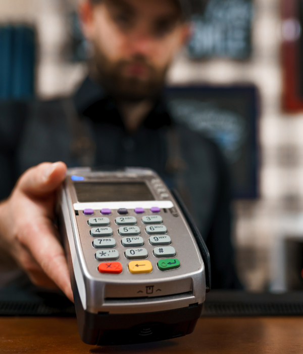 Contant geld steeds minder geaccepteerd: meer winkels schakelen over op pin-only beleid