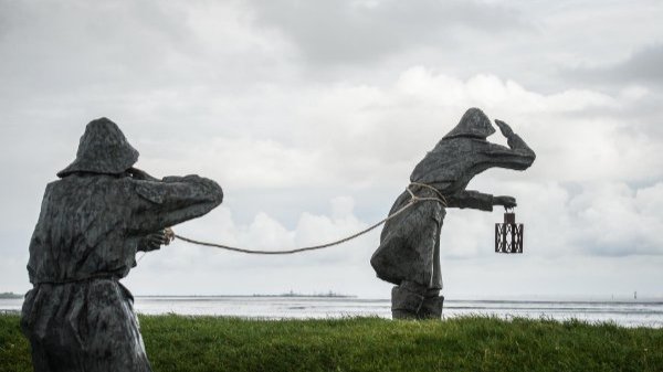 Dijkwachters op de dijk bij Ballum