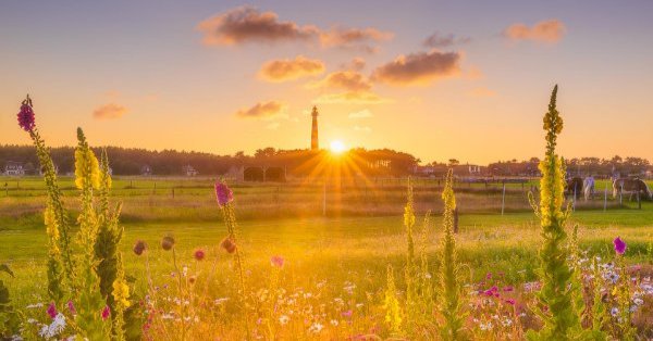 Zonsondergang bij de vuurtoren