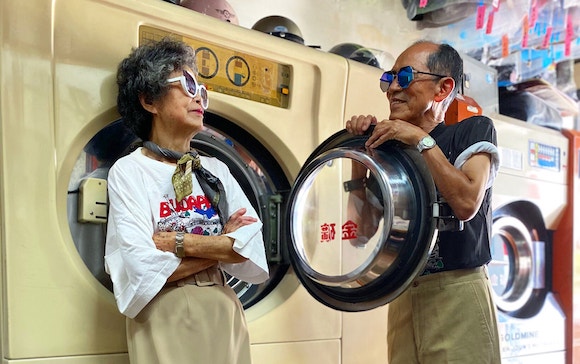 He’s 83, she’s 84, and they model other people’s forgotten laundry