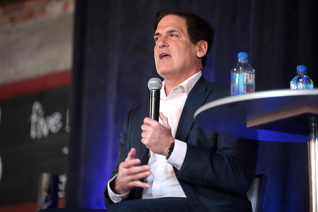 Mark Cuban issues apology after saying women around Trump are weak, dumb