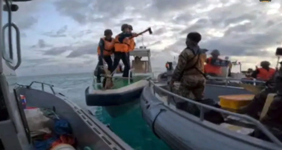 Pacific on the Edge of War as Chinese Naval Forces Board and Seize Military Boats of Philippine Navy (VIDEO)