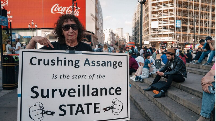 Julian Assange’s extradition case judge worked for MI6 and Defense Ministry