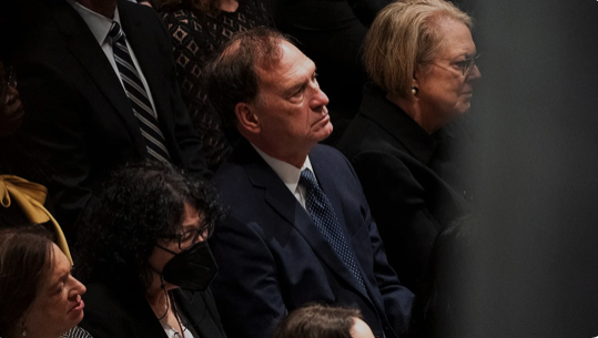 Trump backs Alito's dissent, calls for SCOTUS to 'dissolve pause' on Alien Enemies Act deportations