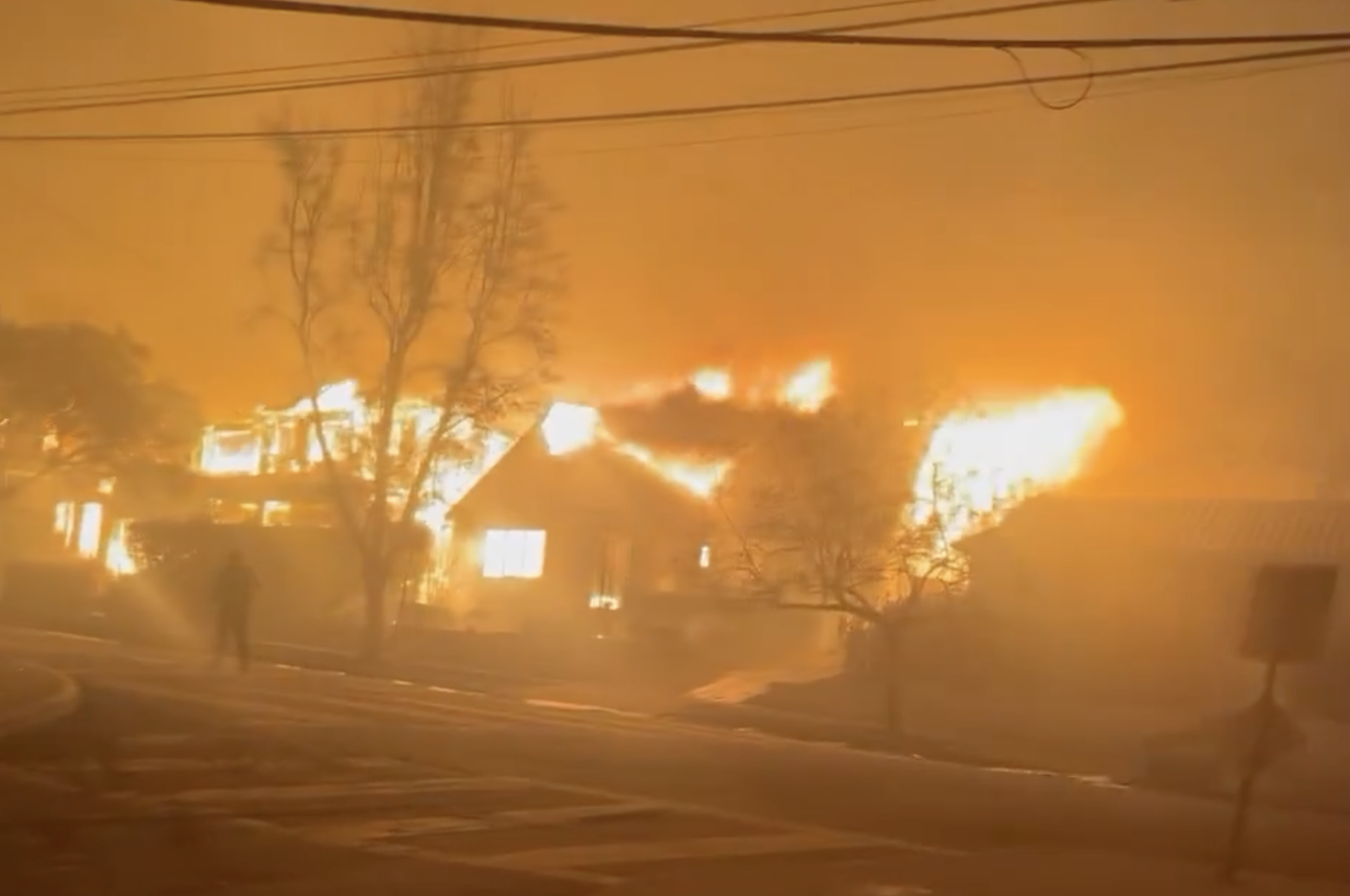 CALIFORNIA: 30,000 evacuated in Palisades Fire