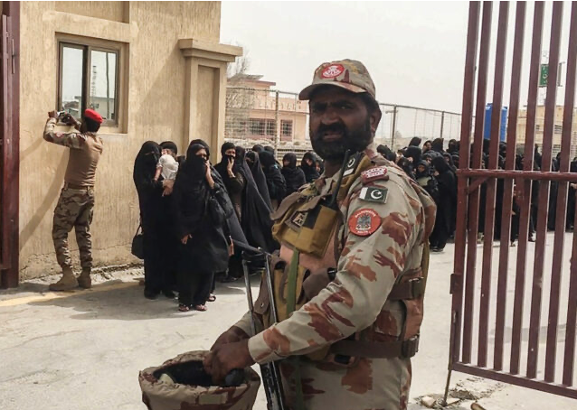 Pakistan Closes Border with Iran as Israeli Strikes Continue