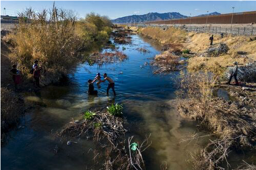 Victor Davis Hanson: The Absurd Border Con