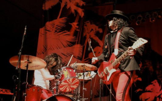 The White Stripes - Seven Nation Army (Live at Bonnaroo 2007)