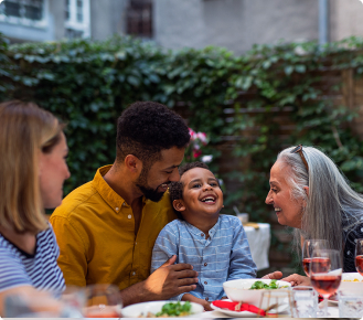 7 ways to prepare kids for visiting relatives and family friends
