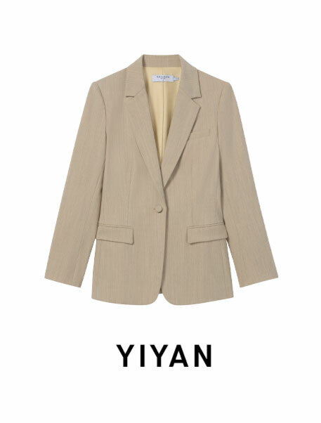 Yiyan blazer.