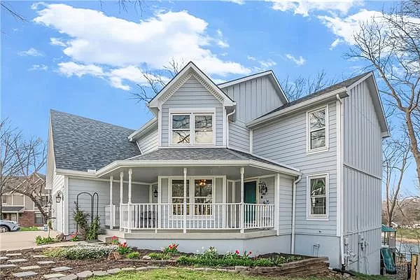 House with a big front porch