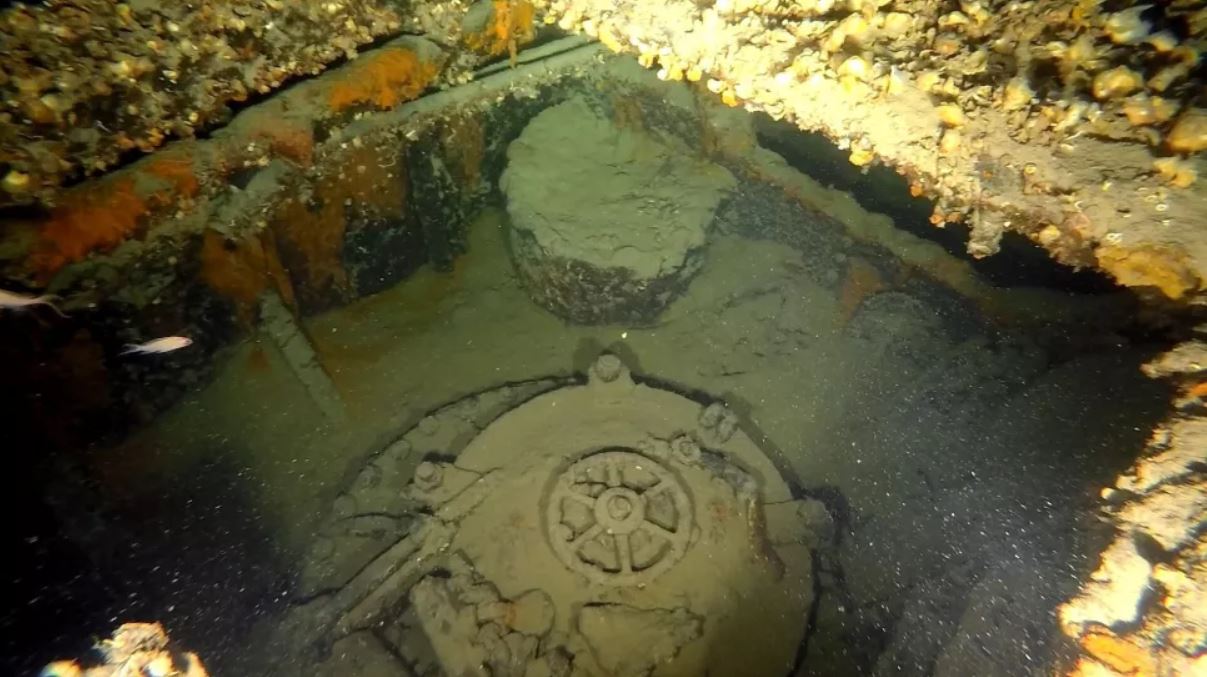 The closed hatches and retracted periscope on the wreck indicate the submarine was diving when it sank