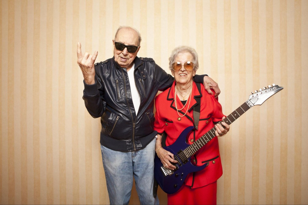 Older couple with a guitar