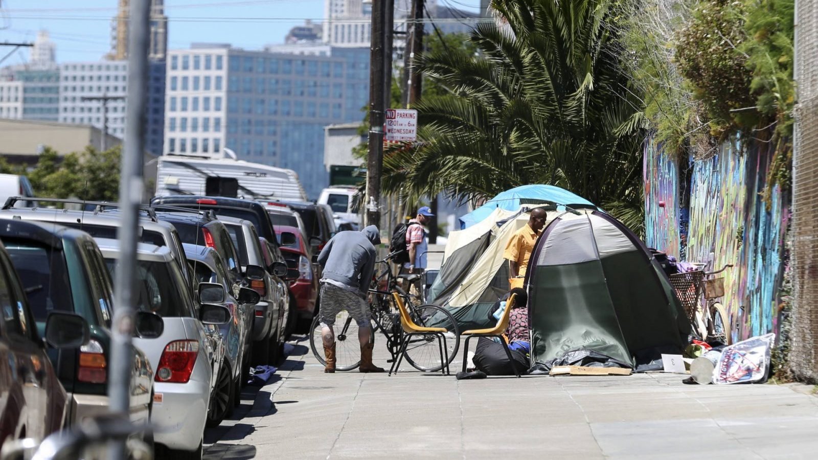 Homeless people in a city (Big League Politics)