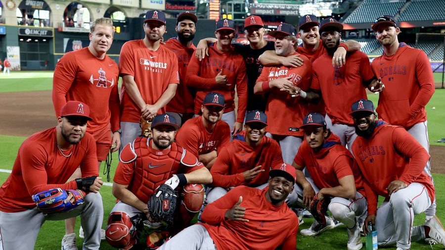 The Angels taking a team picture in Houston