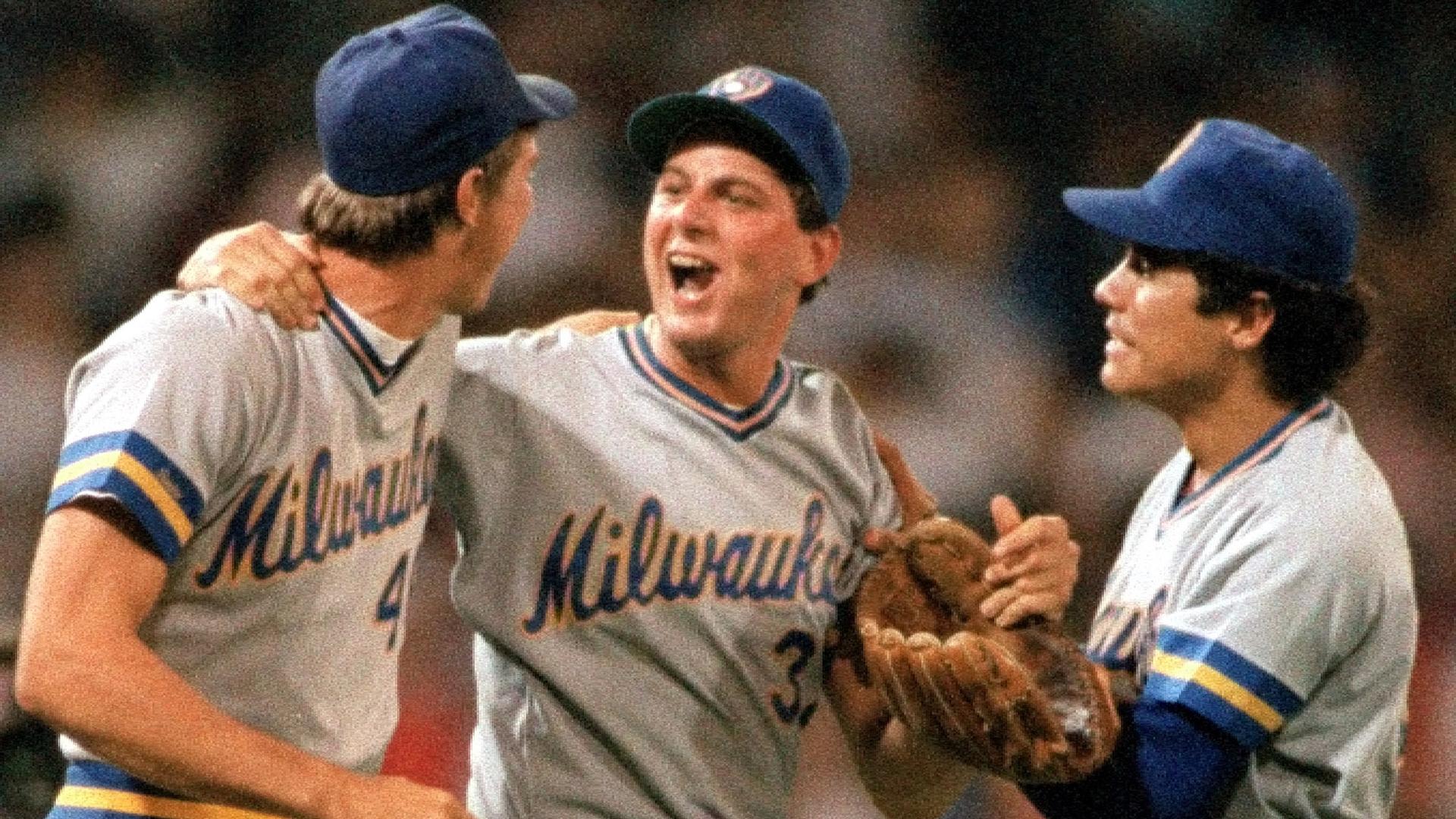Dan Plesac (center) with the Brewers in 1987
