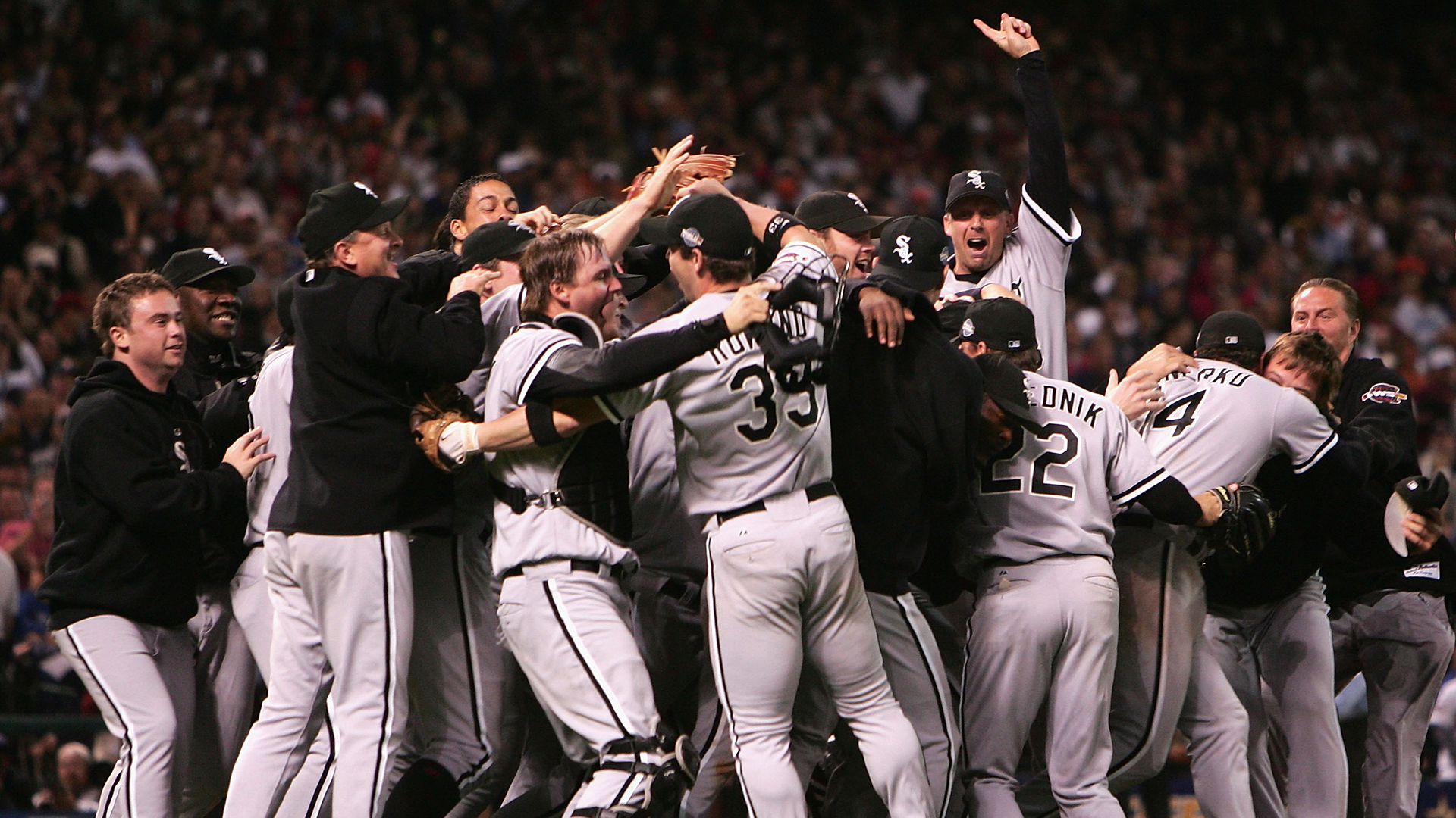 2005 White Sox celebrating World Series win