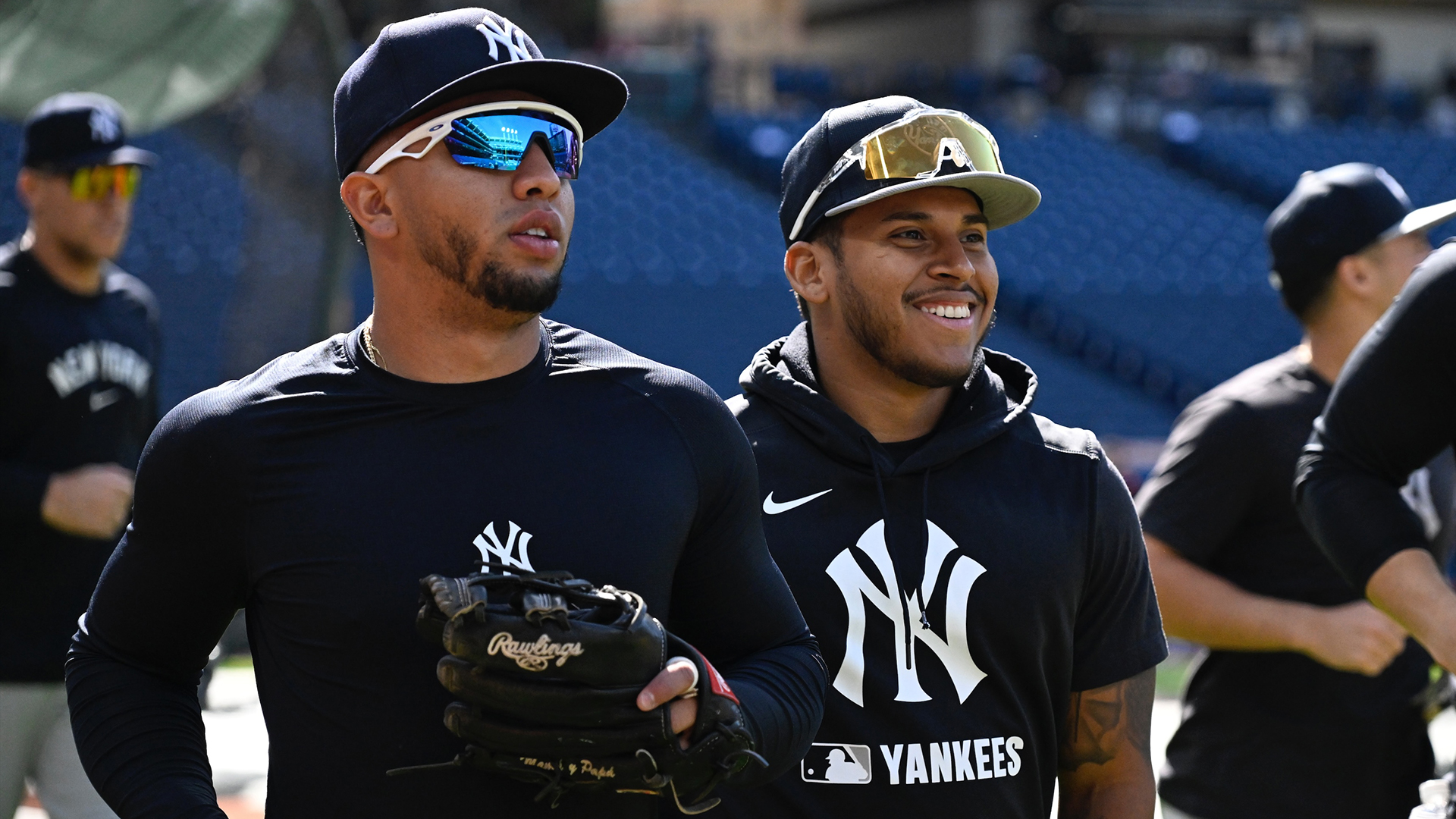 Jorbit Vivas (right) takes batting practice with the Yankees on Tuesday