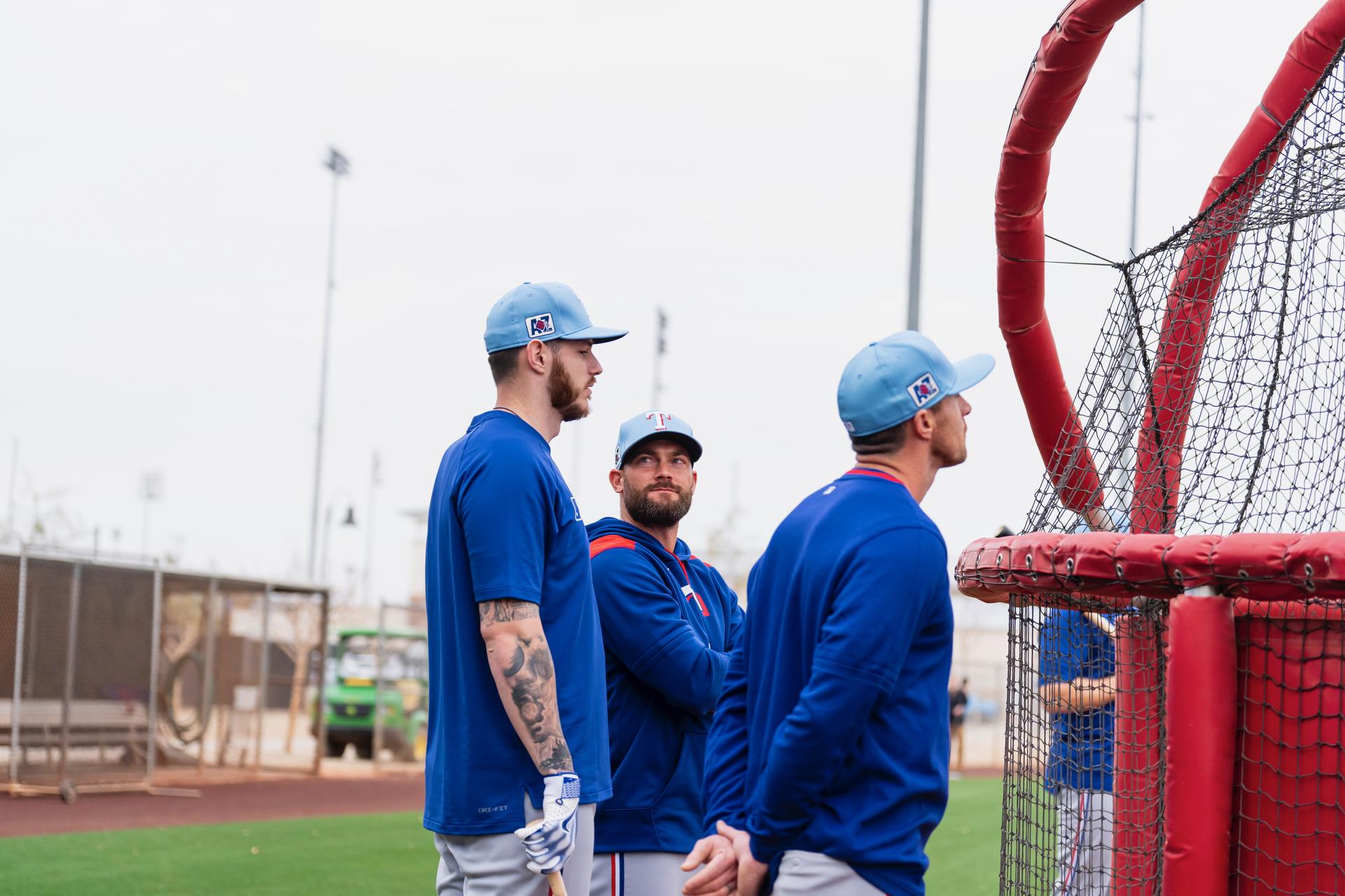 Justin Viele (middle) talks with Jonah Heim