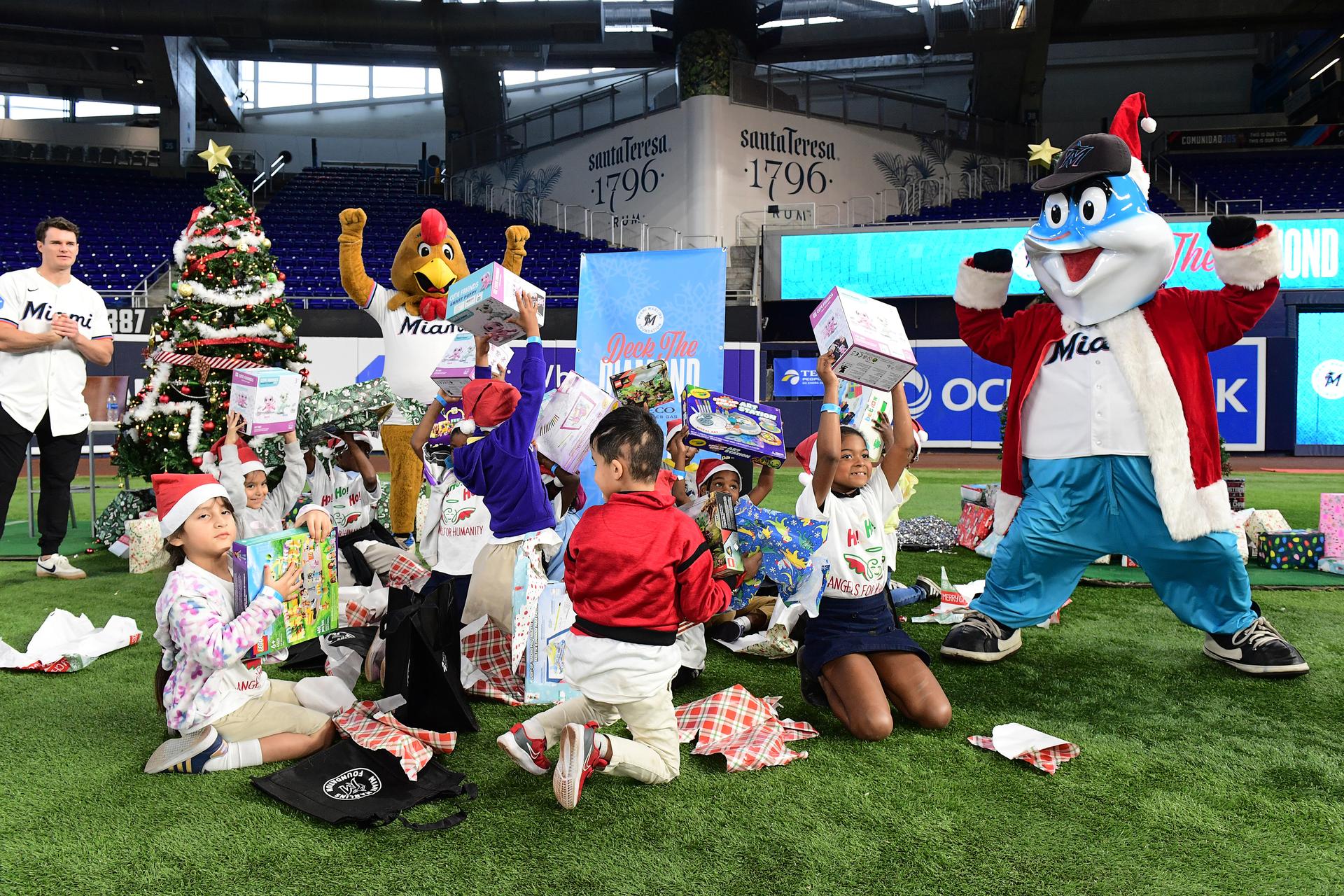 Deck the Diamond attendees