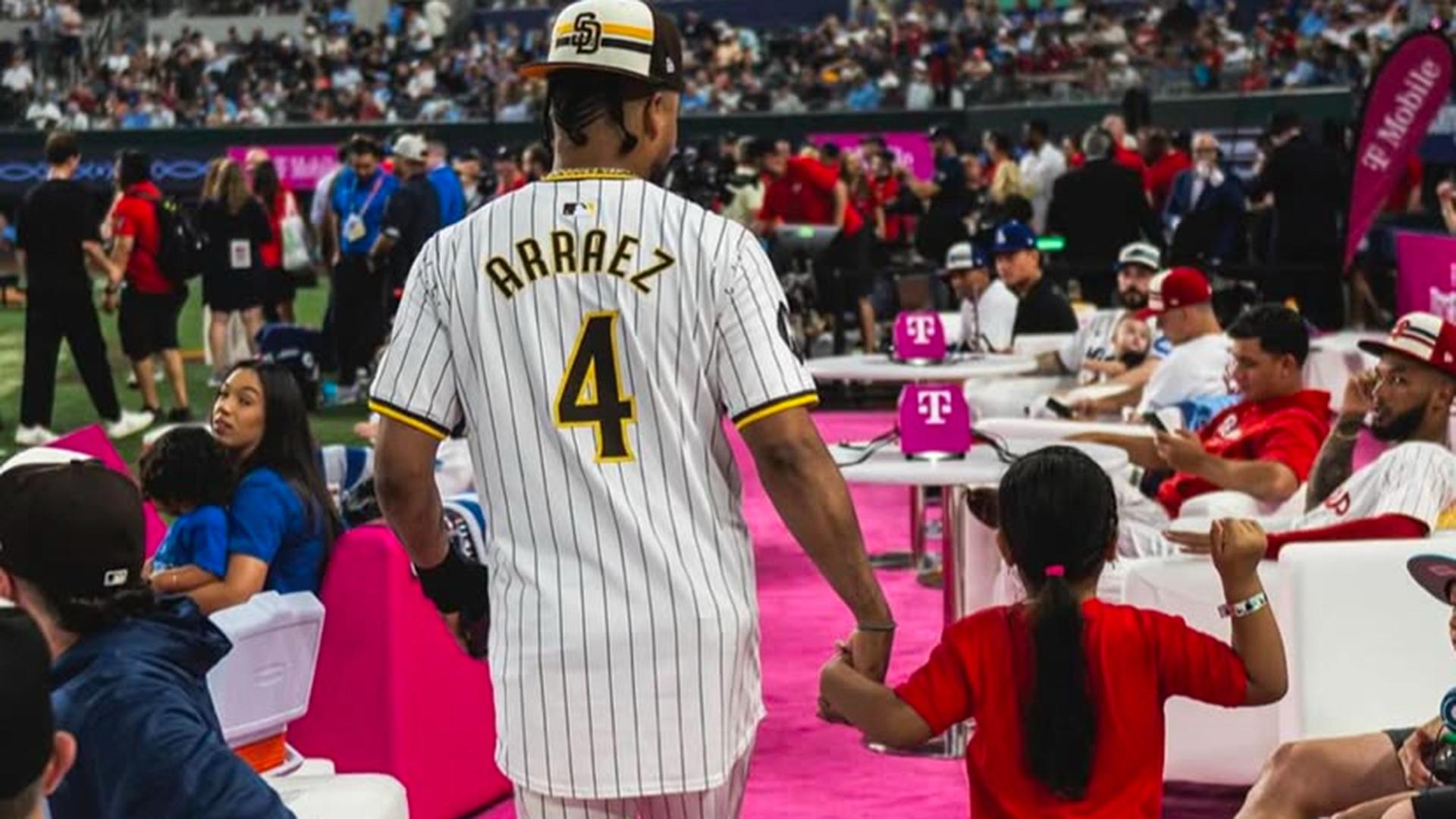 Luis Arraez with his daughter