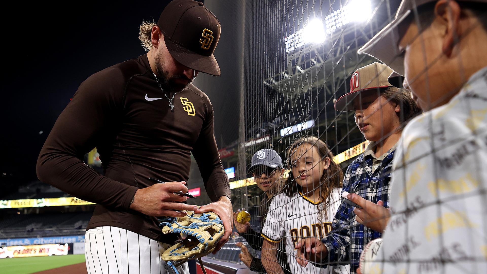 David Morgan signing autographs