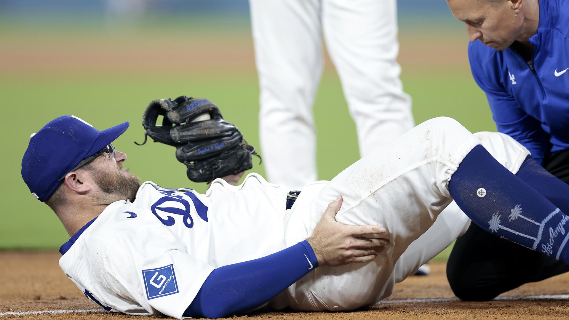 Max Muncy injury