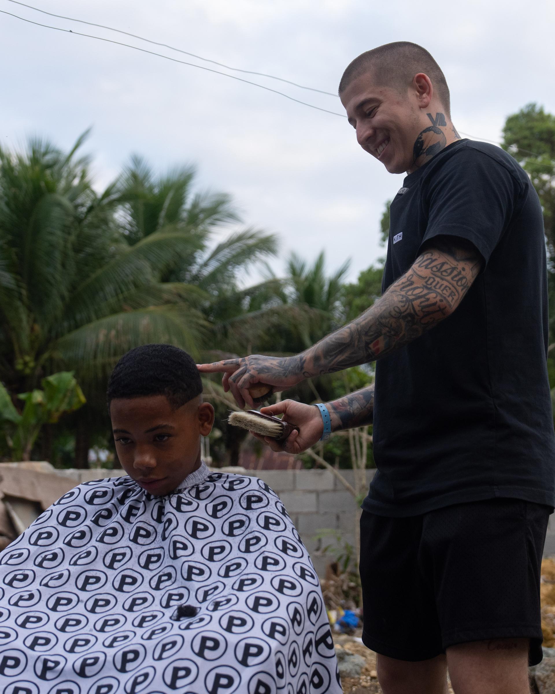 Vic Blends and Polanco's grandson (Photo from Lucas Casel/MLB)
