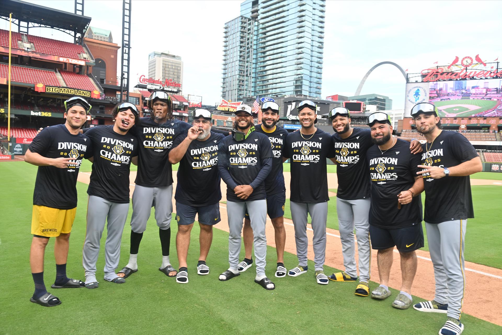 Néstor Corredor (fourth from the left) joins the Brewers' on-field celebration
