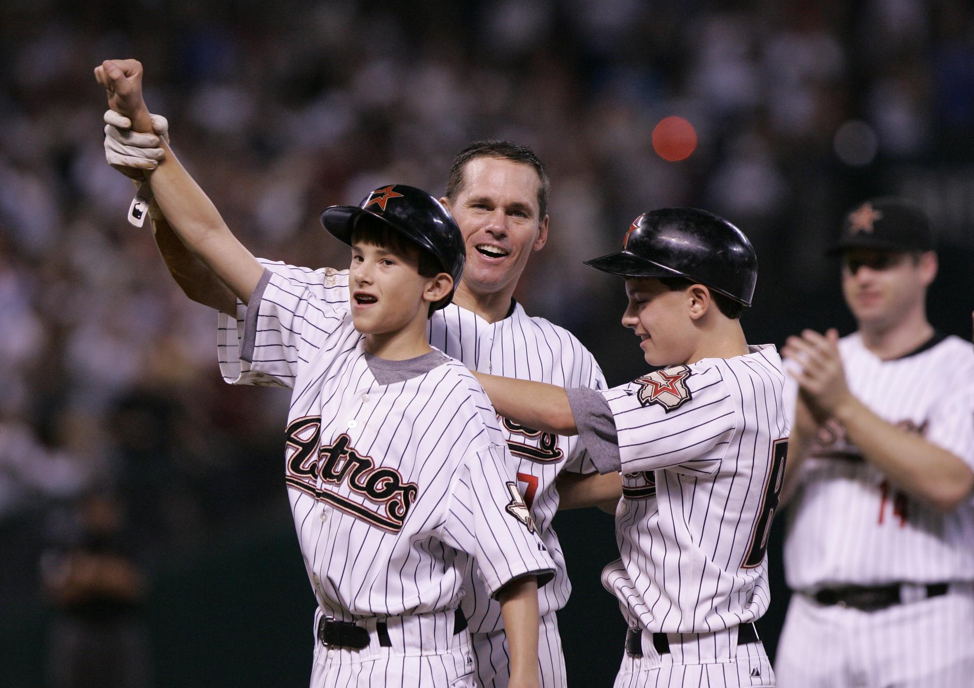 Craig Biggio celebrates with sons Cavan, Conor