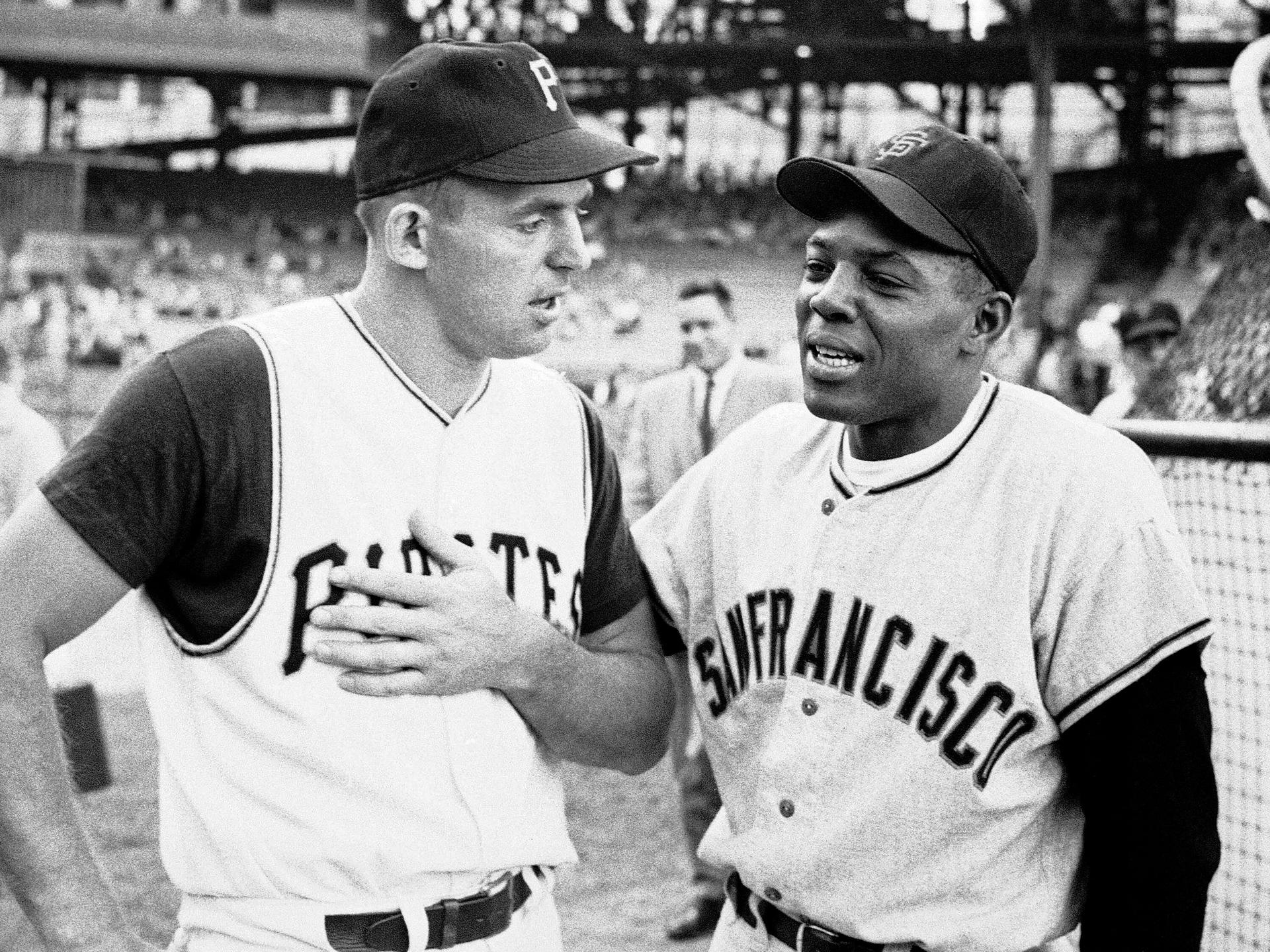 Frank Thomas (Pirates) and Willie Mays (Giants)