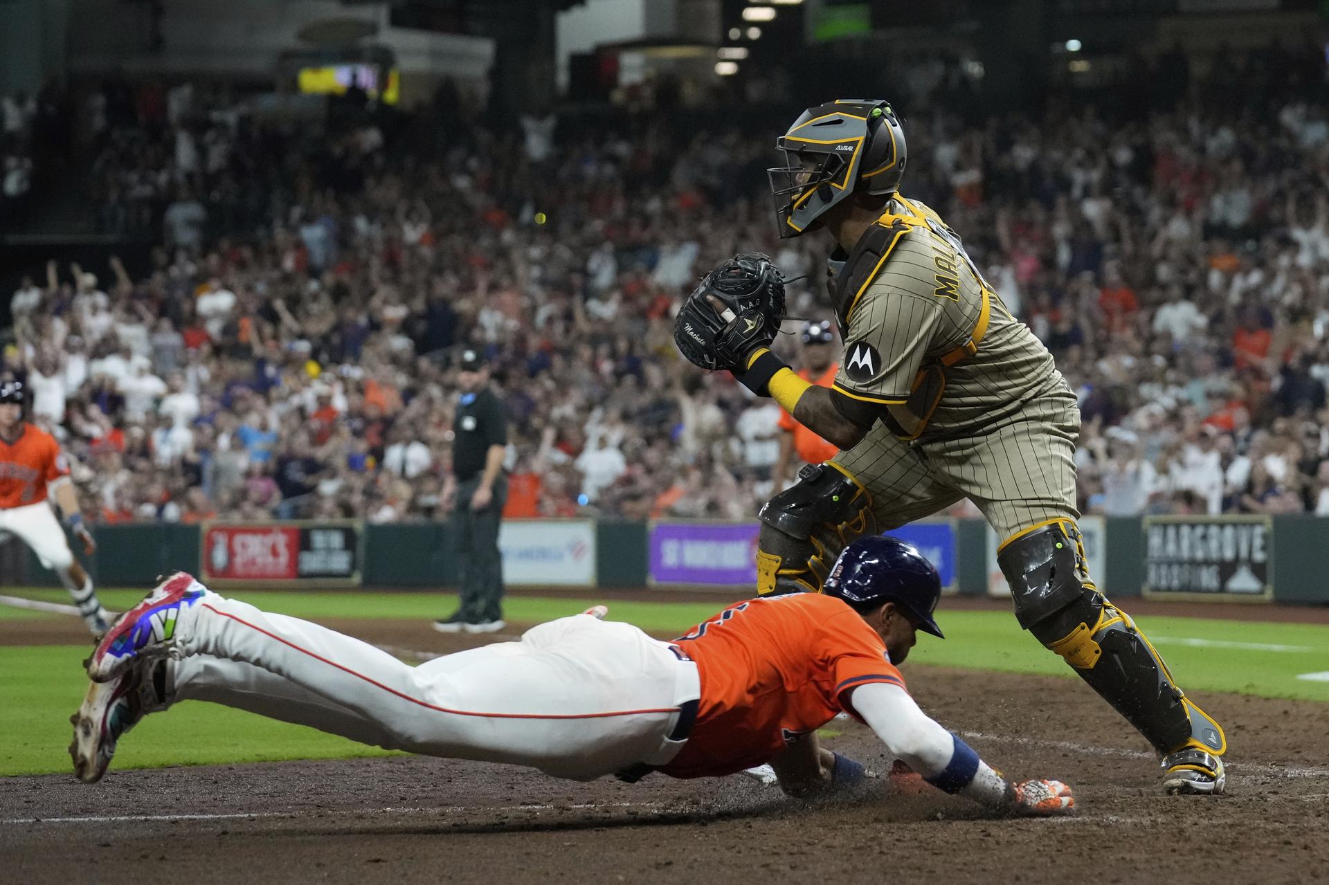 Martín Maldonado, now with the Padres
