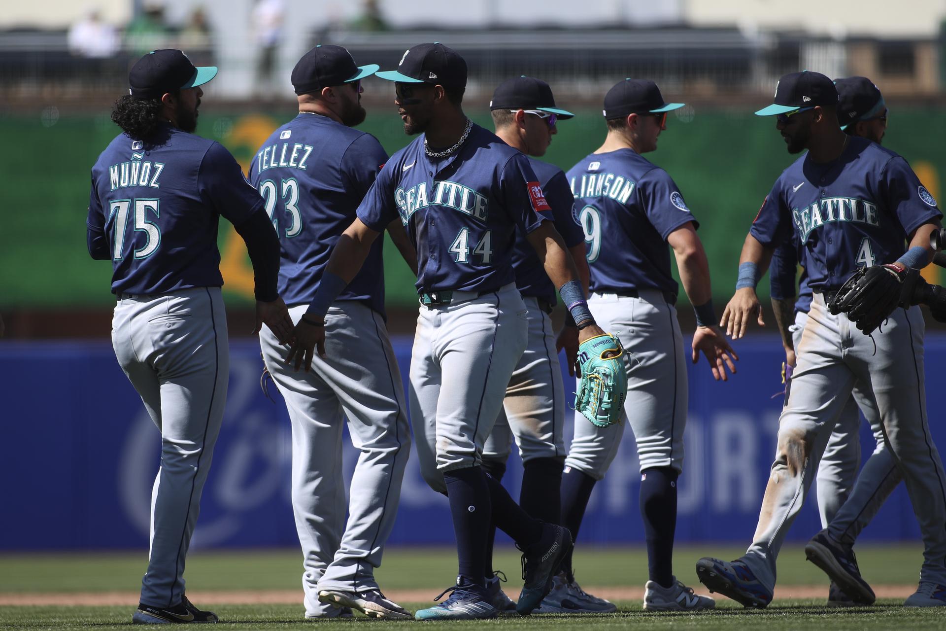 Julio Rodríguez, Mariners celebrate a win
