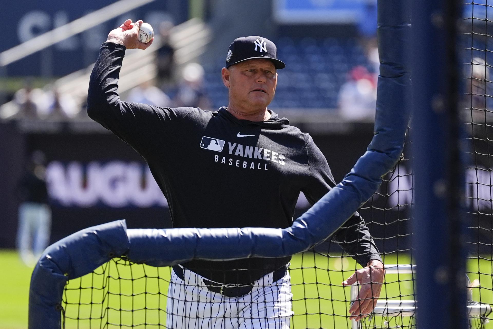Roger Clemens tosses BP before Old-Timers' Day