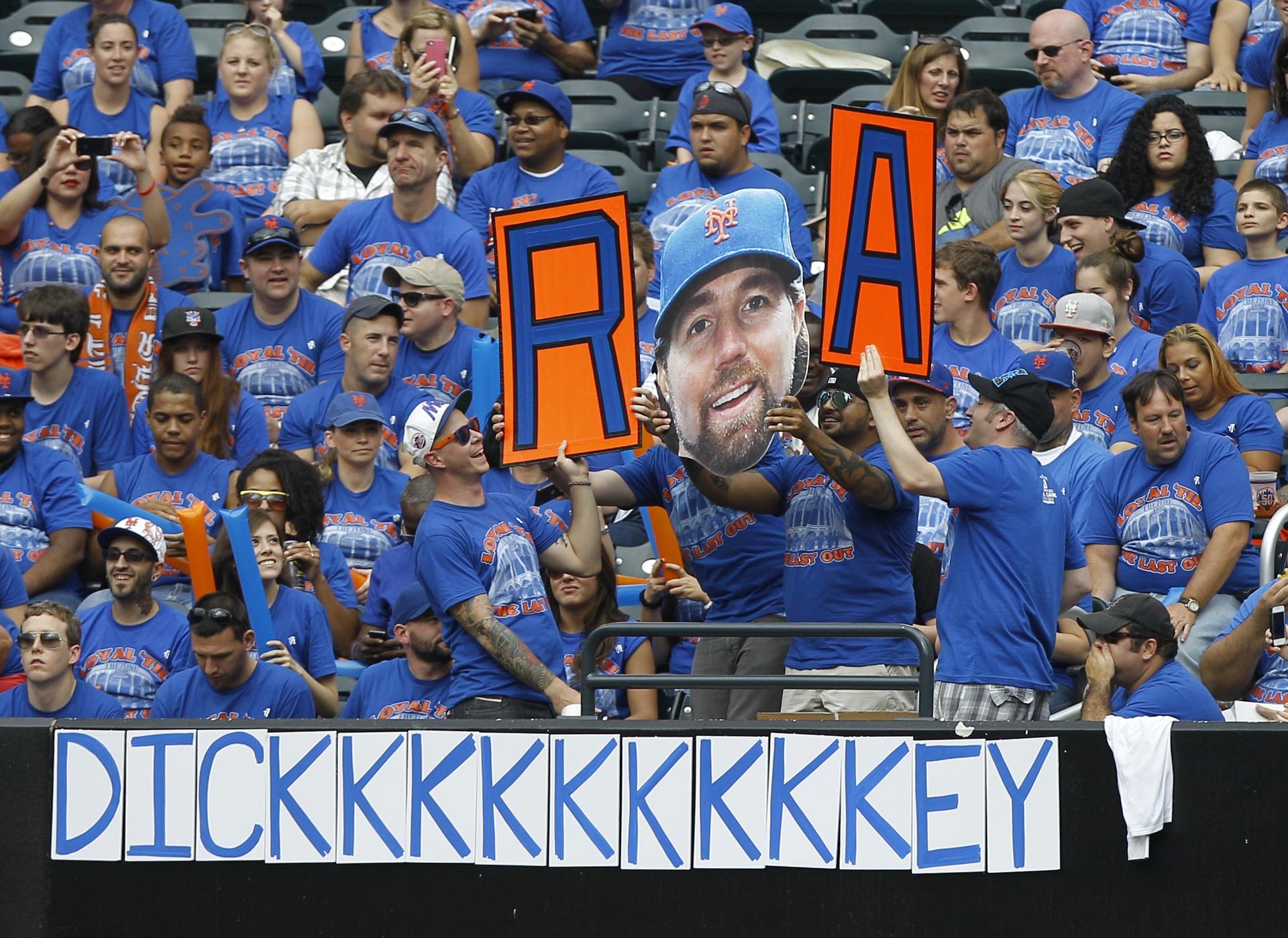 Mets fans supporting R.A. Dickey